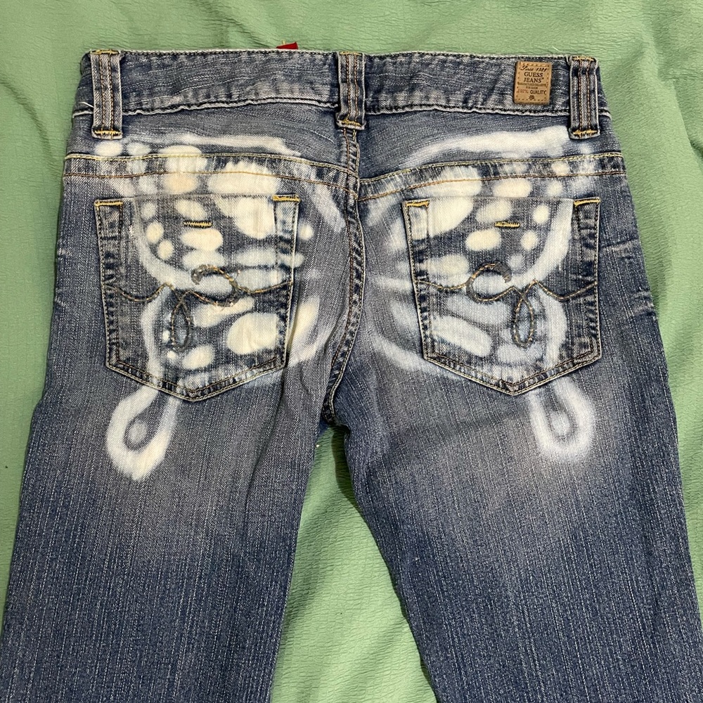 BLEACHED butterfly guess flare jeans
